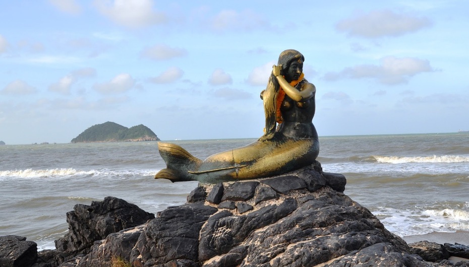 Golden Mermaid Statue