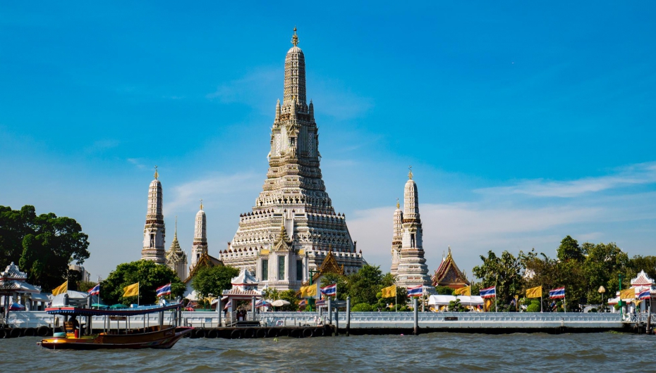 Chaopraya River to visit Wat Arun