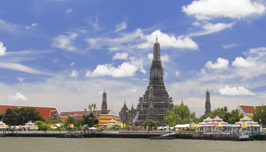 Wat Arun Dan Sungai Chao Phraya