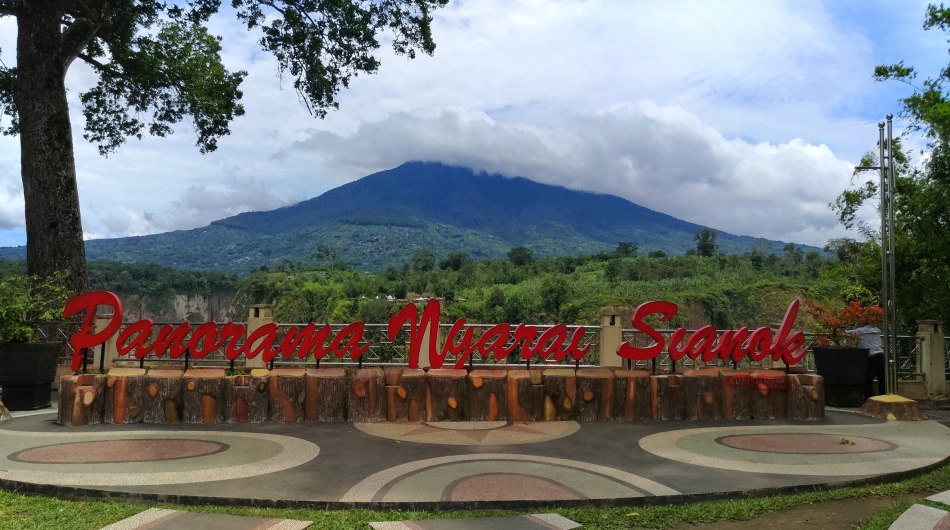 Panorama Ngarai Sianok