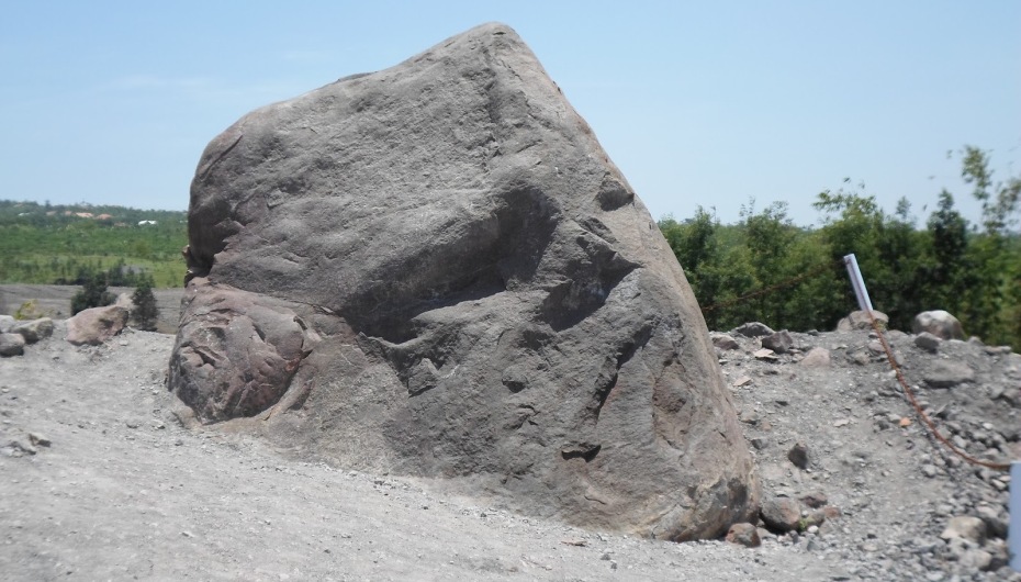 Batu Alien di Merapi