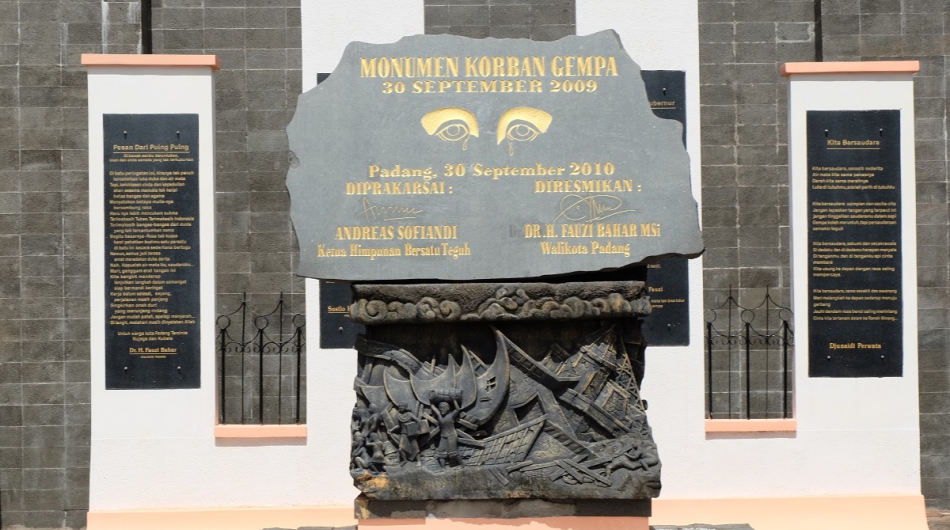 Monumen Gempa Padang